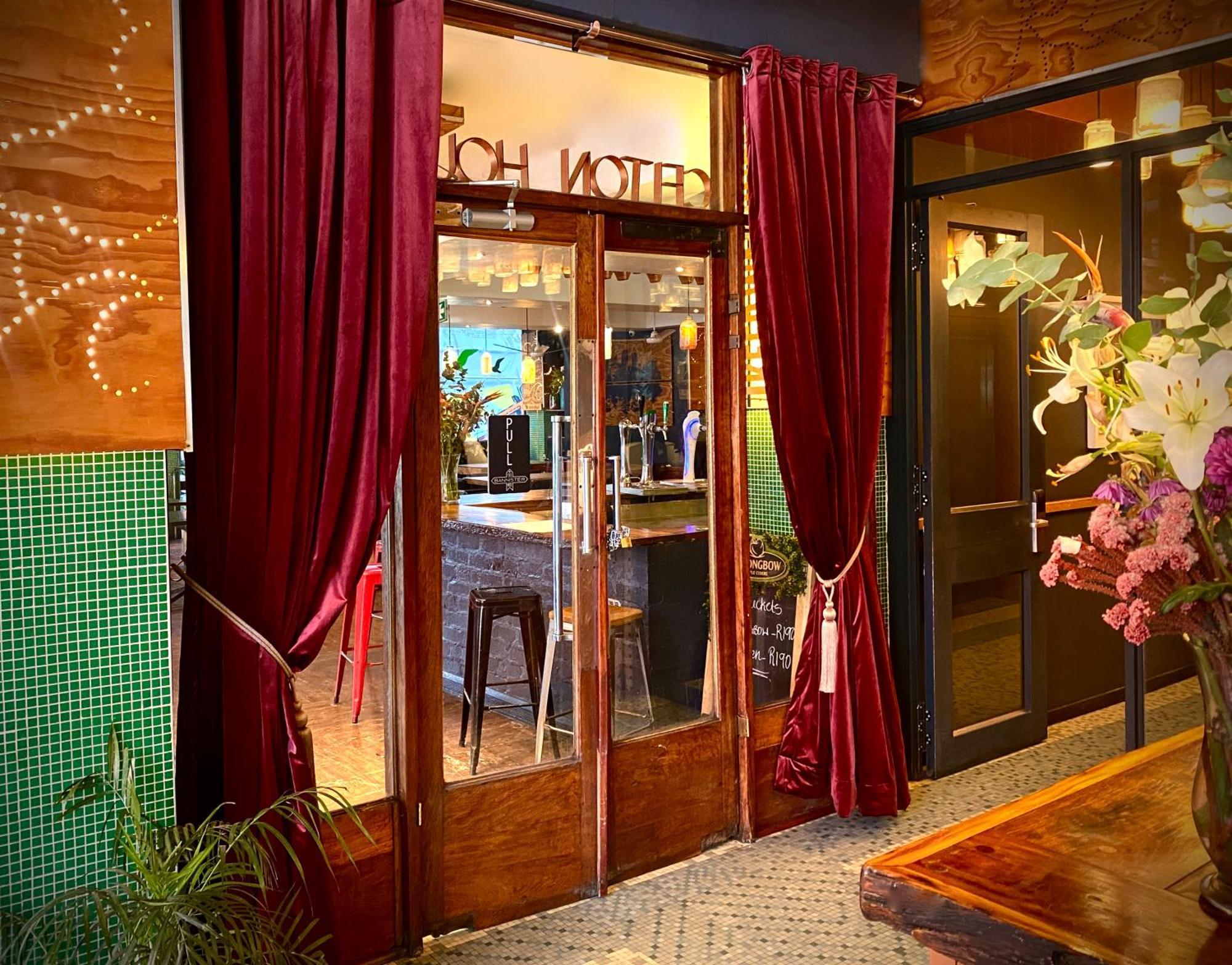Bannister Hotel Йоханнесбург Экстерьер фото